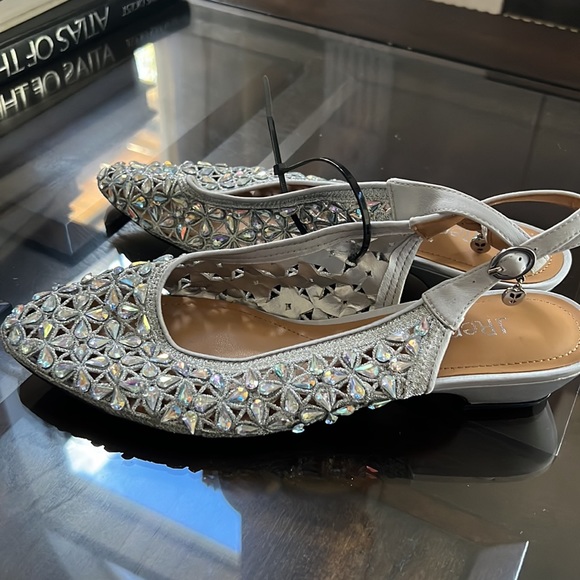 J. Renee
Hasini Satin Rhinestone Slingback Pumps - Picture 7 of 14